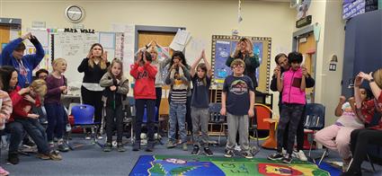 Heritage Elementary ILC students perform music concert